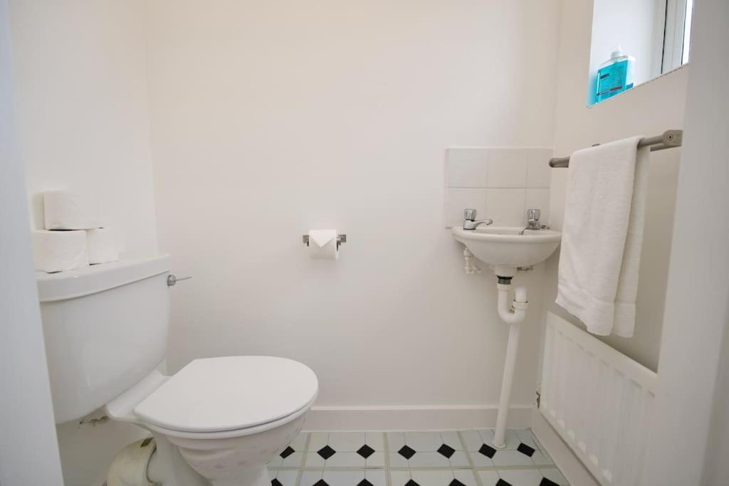 コヴェントリー Highley'S Nest - Fully Furnished Gem, Free Private Parking, Sky Tv & Netflixヴィラ エクステリア 写真